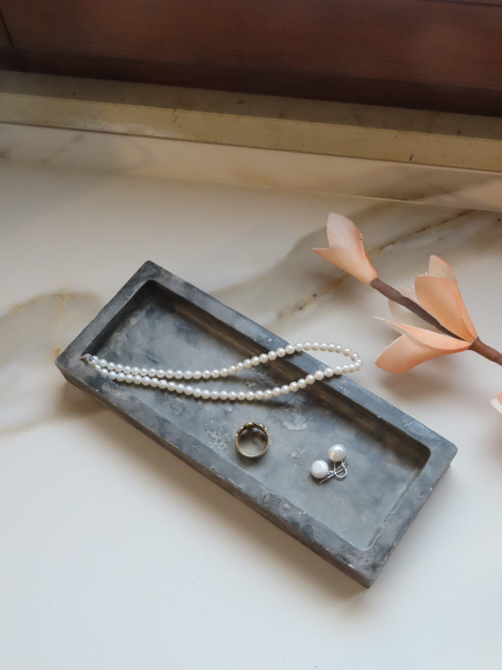 Concrete Soap Bottle Tray, Home Decor, Modern Decoration, Centerpiece